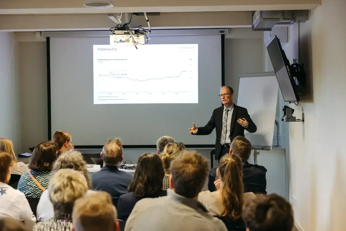 Hybrid-Seminar mit Dr. Christoph Thies